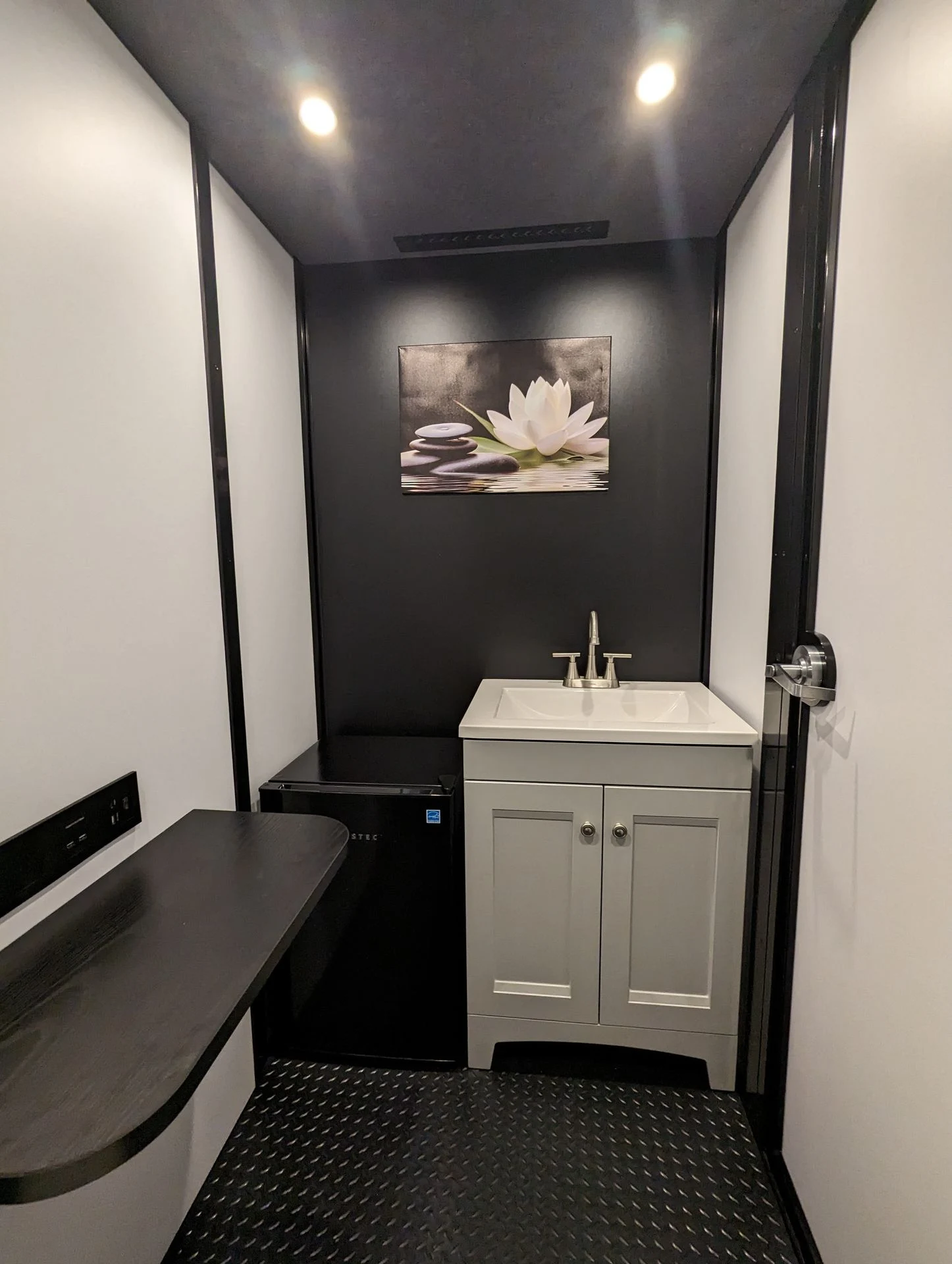 MomSpace Lactation pod interior