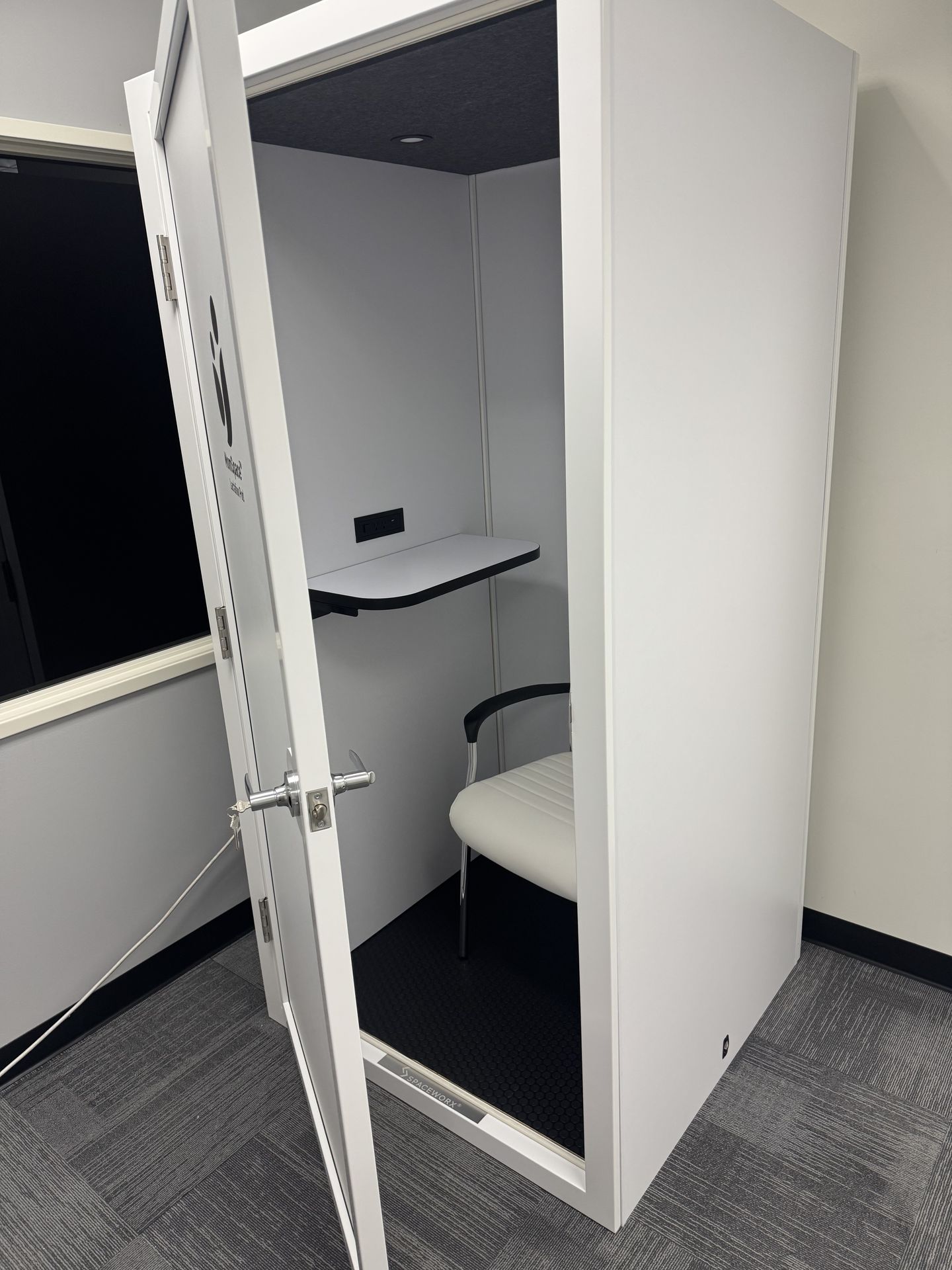Inside MomSpace Single